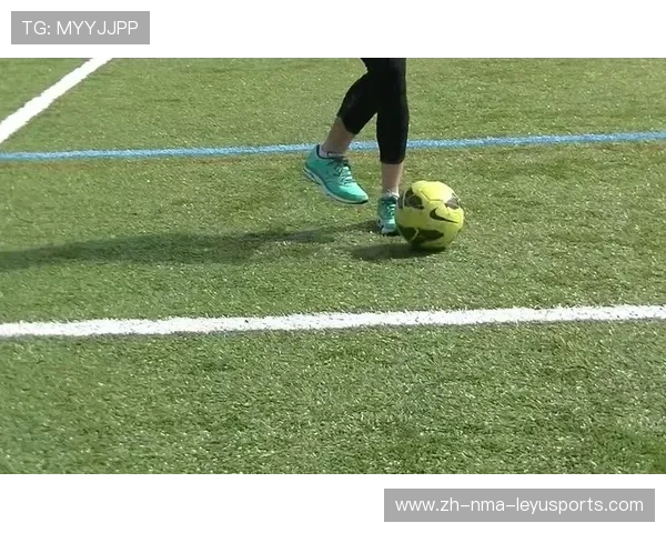 足球训练中的灵活性与步法训练方法 足球训练中的灵活性与步法训练方法