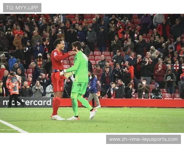 淇行英国利物浦破败城市中安菲尔德欧冠之夜的震撼体验